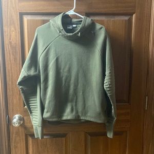 Puma, XL, zippered pockets, thumb holes in cuff, hood, excellent condition